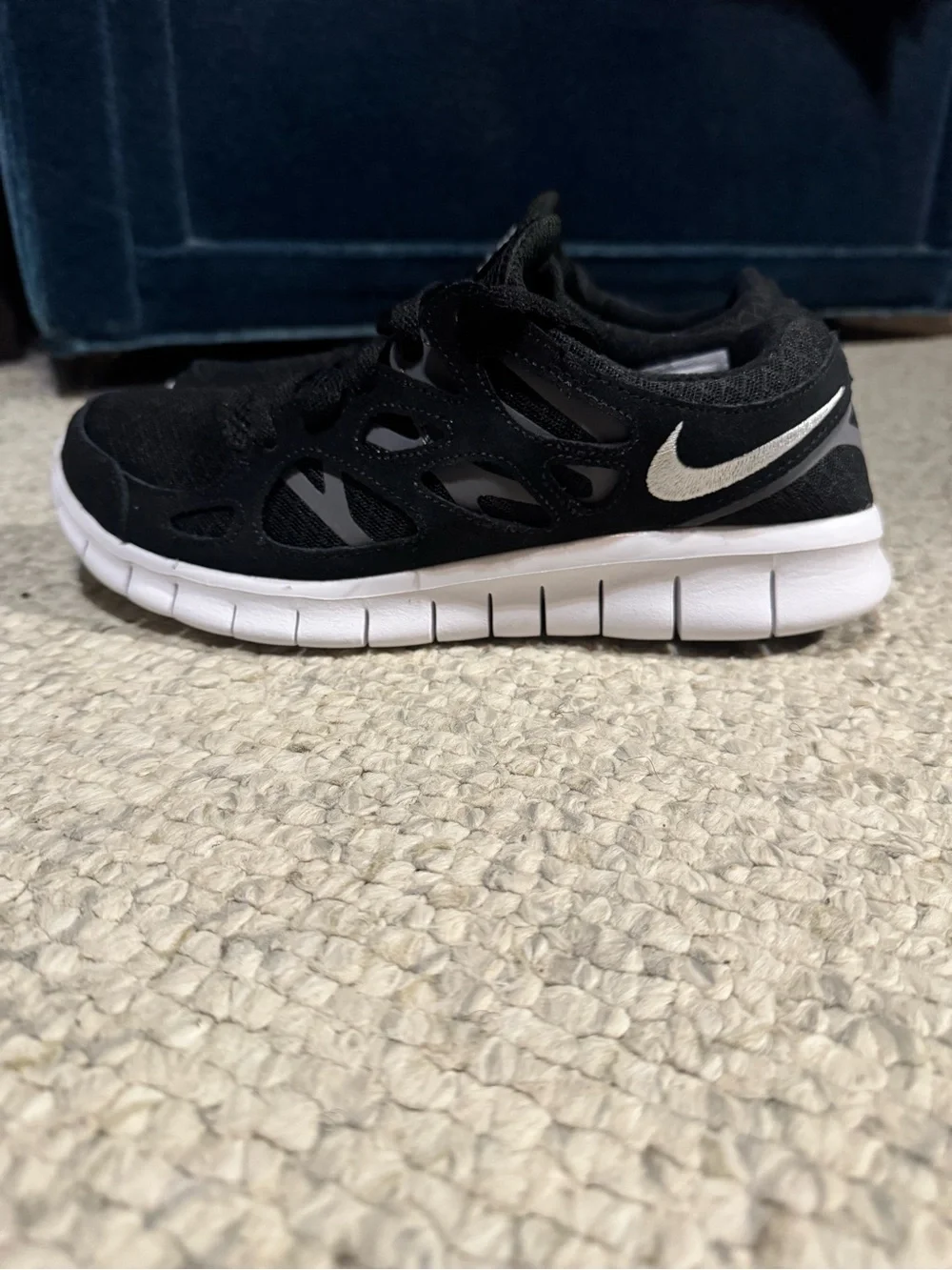 Men’s Nike Free Run 2 black and white size 8.5 amazing condition